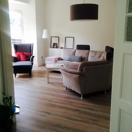 Gemuetliche 144qm Altbauwohnung In Am Hbf *