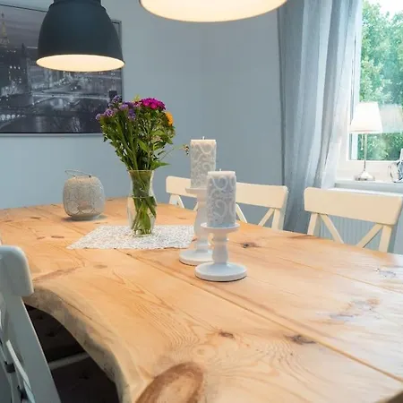 Gemuetliche 144qm Altbauwohnung In Am Hbf