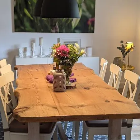 Lejlighed Gemuetliche 144qm Altbauwohnung In Am Hbf