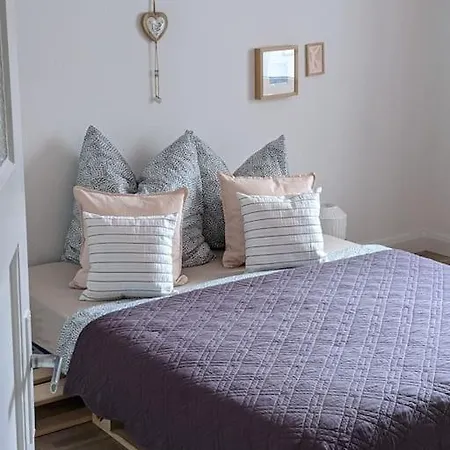 Gemuetliche 144qm Altbauwohnung In Am Hbf *