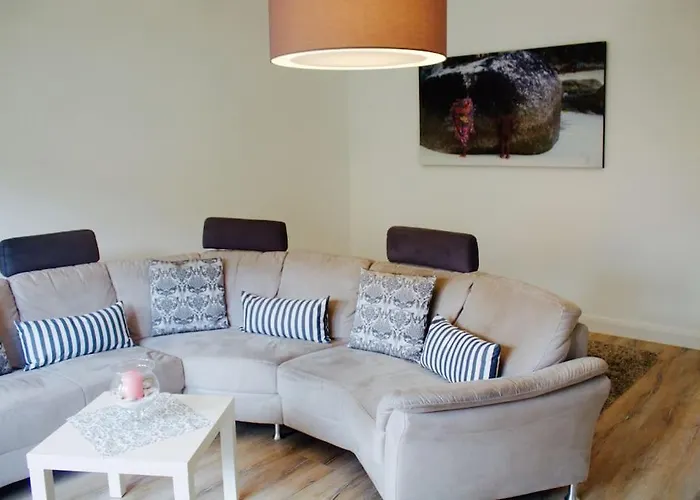 Gemuetliche 144qm Altbauwohnung In Am Hbf *