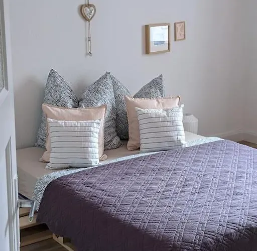 Gemuetliche 144qm Altbauwohnung In Am Hbf *