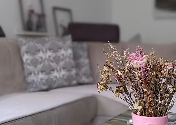 Апартаменты Gemuetliche 144qm Altbauwohnung In Am Hbf