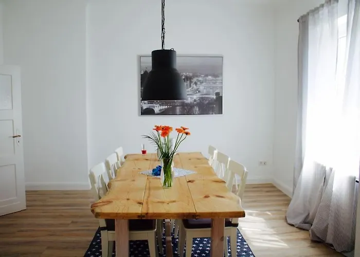 Gemuetliche 144qm Altbauwohnung In Am Hbf Апартаменты